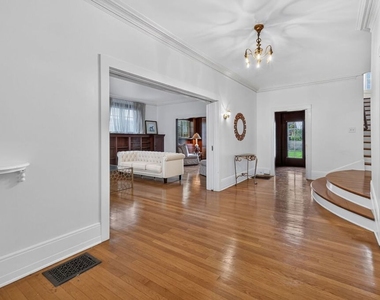 2215 W 21st Street - Photo Thumbnail 7