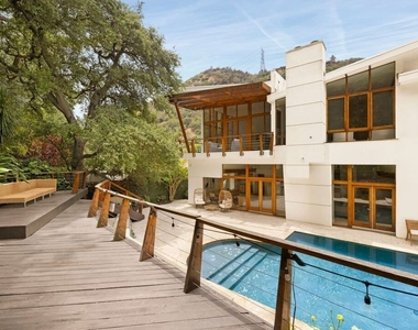 3600 Mandeville Canyon Road - Photo Thumbnail 22