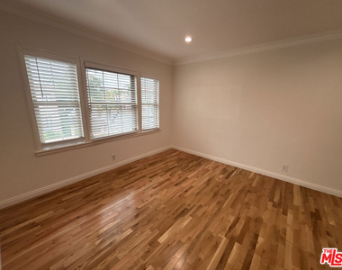 947 S Bedford Street - Photo Thumbnail 4