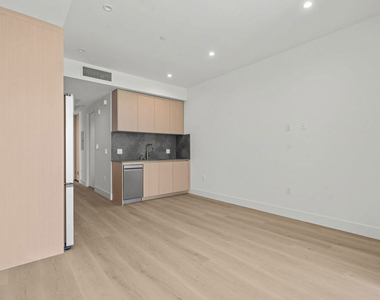 1808 Lincoln Boulevard - Photo Thumbnail 9