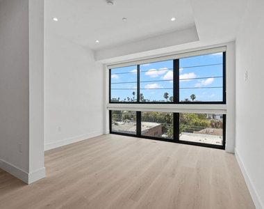 1808 Lincoln Boulevard - Photo Thumbnail 6
