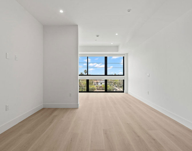 1808 Lincoln Boulevard - Photo Thumbnail 5