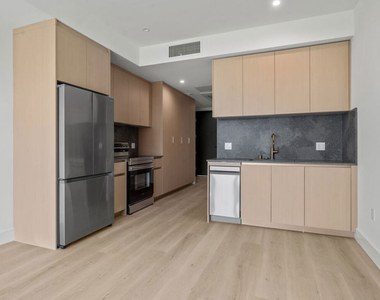 1808 Lincoln Boulevard - Photo Thumbnail 10