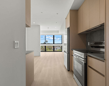 1808 Lincoln Boulevard - Photo Thumbnail 13