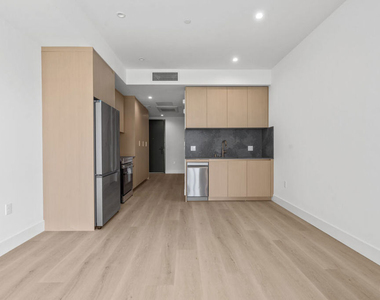 1808 Lincoln Boulevard - Photo Thumbnail 8