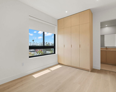 1808 Lincoln Boulevard - Photo Thumbnail 7