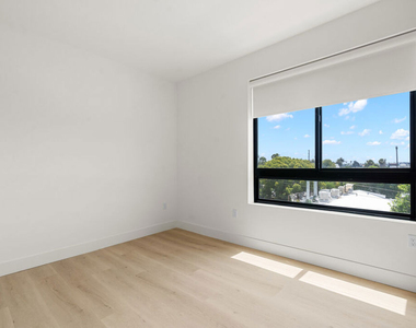 1808 Lincoln Boulevard - Photo Thumbnail 6