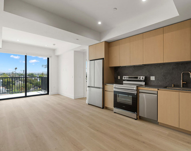 1808 Lincoln Boulevard - Photo Thumbnail 1