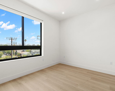 1808 Lincoln Boulevard - Photo Thumbnail 9