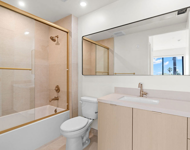 1808 Lincoln Boulevard - Photo Thumbnail 19