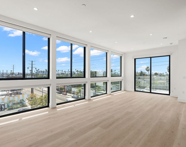 1808 Lincoln Boulevard - Photo Thumbnail 2