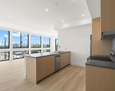 1808 Lincoln Boulevard - Photo Thumbnail 3