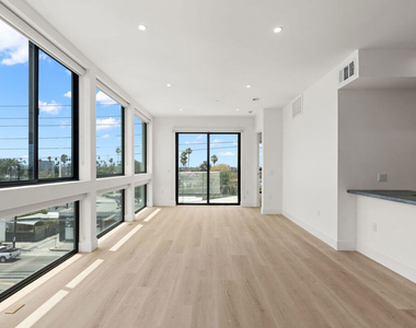 1808 Lincoln Boulevard - Photo Thumbnail 5