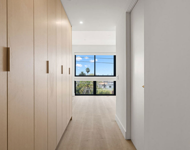 1808 Lincoln Boulevard - Photo Thumbnail 13