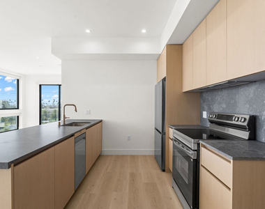 1808 Lincoln Boulevard - Photo Thumbnail 9