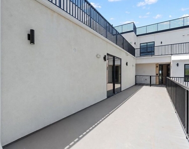 1808 Lincoln Boulevard - Photo Thumbnail 9