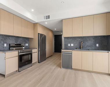 1808 Lincoln Boulevard - Photo Thumbnail 5