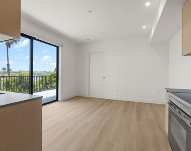 1808 Lincoln Boulevard - Photo Thumbnail 3