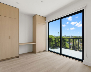 1808 Lincoln Boulevard - Photo Thumbnail 8