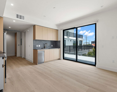 1808 Lincoln Boulevard - Photo Thumbnail 4