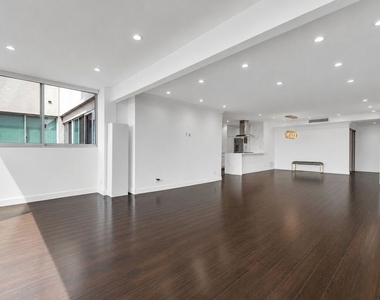 865 Comstock Avenue - Photo Thumbnail 13