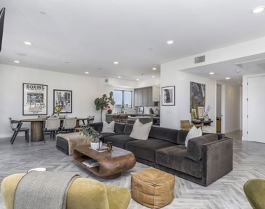 137 N Doheny Drive - Photo Thumbnail 13