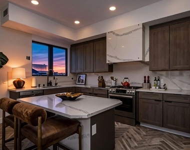 137 N Doheny Drive - Photo Thumbnail 5