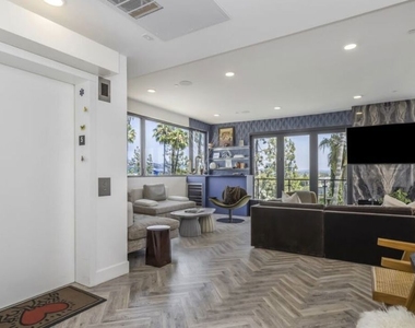 137 N Doheny Drive - Photo Thumbnail 12