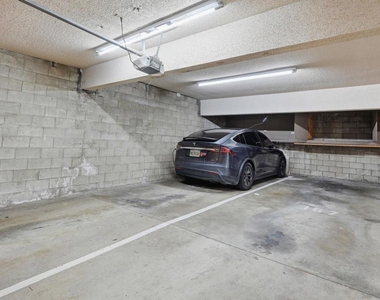 8320 Regents Rd. - Photo Thumbnail 32