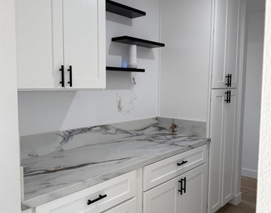 664 Carefree Dr - Photo Thumbnail 12