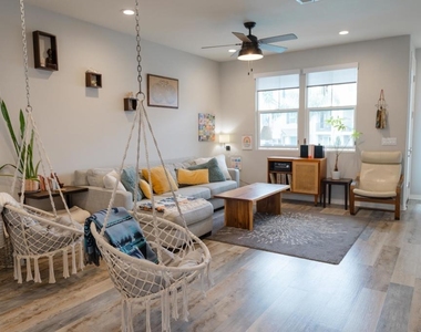 505 Lark Way - Photo Thumbnail 8