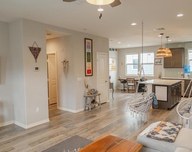 505 Lark Way - Photo Thumbnail 6