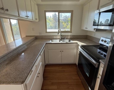460 Arbor Lane Court - Photo Thumbnail 4