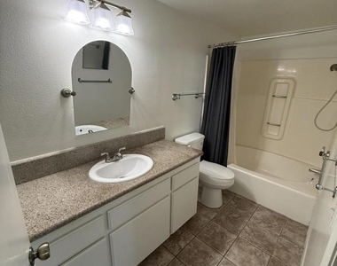 460 Arbor Lane Court - Photo Thumbnail 9