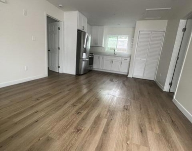 339 Avenue 56 - Photo Thumbnail 2