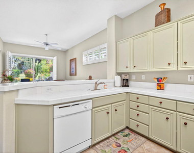 83 N Kavenish Drive - Photo Thumbnail 5