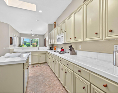 83 N Kavenish Drive - Photo Thumbnail 6