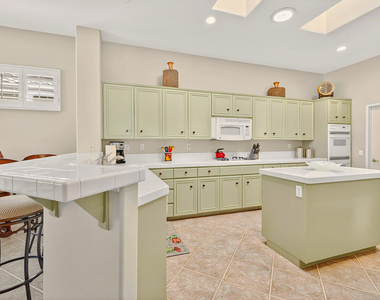 83 N Kavenish Drive - Photo Thumbnail 4