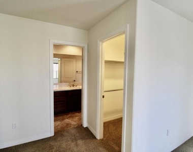 52065 Graythorn Way - Photo Thumbnail 15