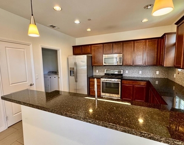 52065 Graythorn Way - Photo Thumbnail 6