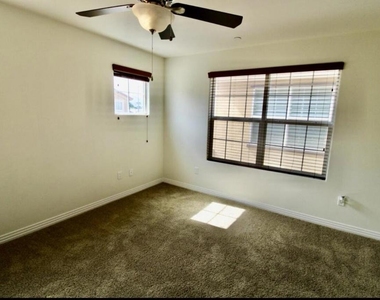 52065 Graythorn Way - Photo Thumbnail 20