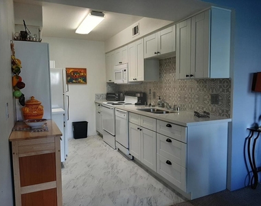 1100 E Amado Road - Photo Thumbnail 11
