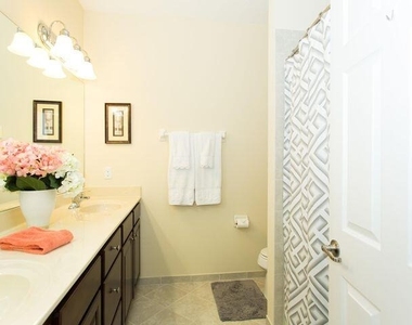 10426 Wellington Parc Drive - Photo Thumbnail 12