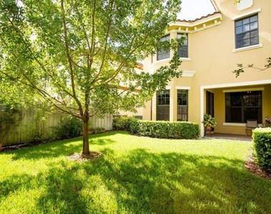 10426 Wellington Parc Drive - Photo Thumbnail 18