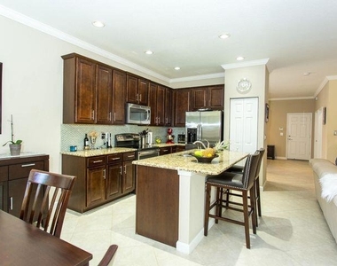 10426 Wellington Parc Drive - Photo Thumbnail 3