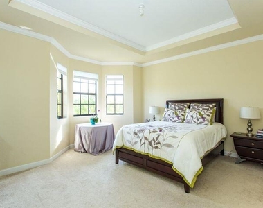 10426 Wellington Parc Drive - Photo Thumbnail 8