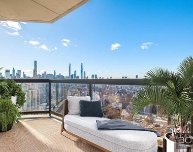 East 79th Street - Photo Thumbnail 9