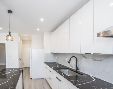 67-17 Myrtle Avenue - Photo Thumbnail 6