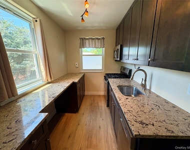 260-25 73rd Avenue - Photo Thumbnail 4