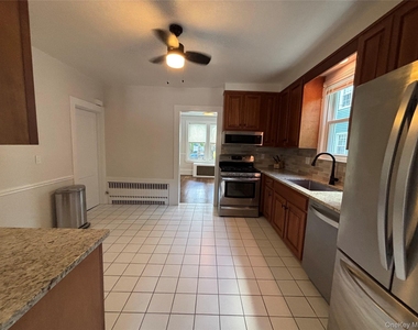 23 Perry Avenue - Photo Thumbnail 8